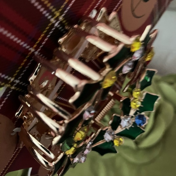 Piper Colorful Holiday Wreath Hair Claw Clip - Picture 5 of 6